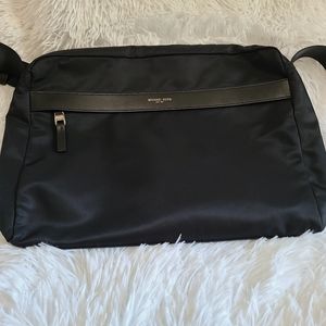 Michael Kors Cross body bag for Men or Women